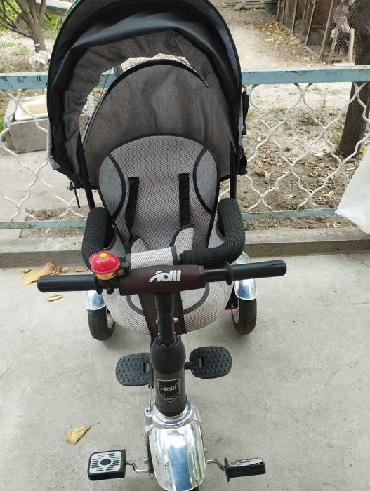 Продается отличная детская коляска- велосипед.