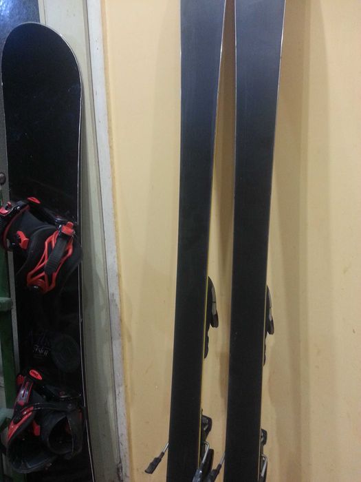 Ски  комплект със автоматите .