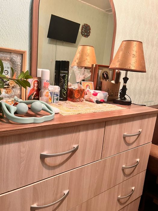 Продам комод с зеркалом