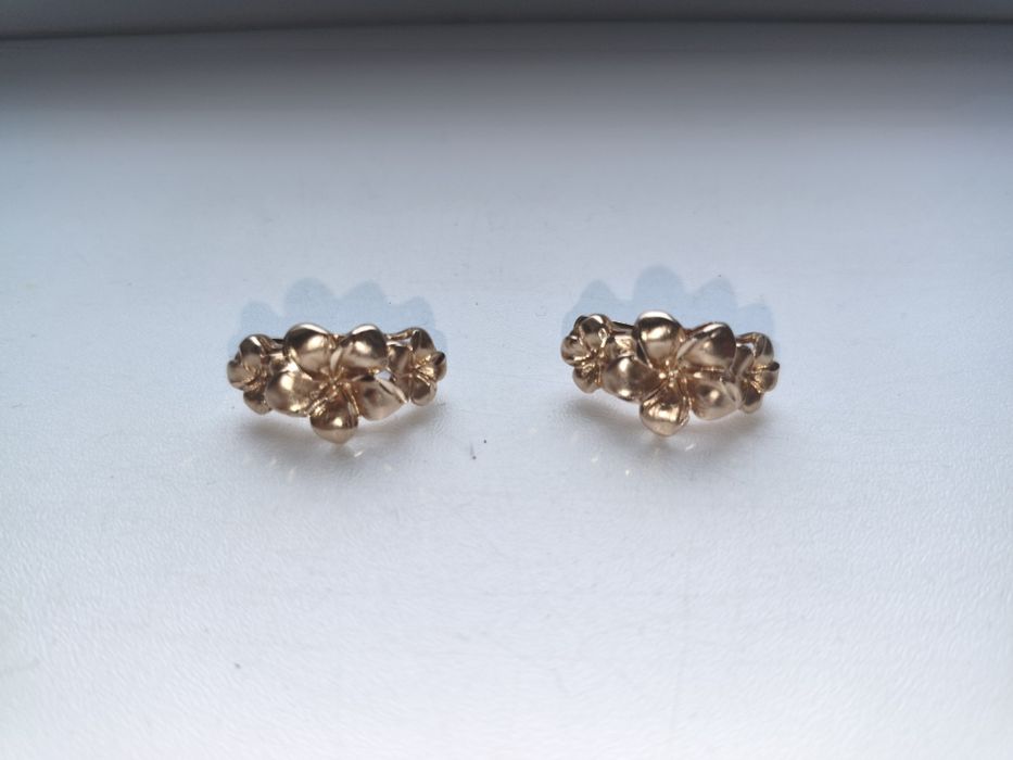 продам золотые серьги 585 пр