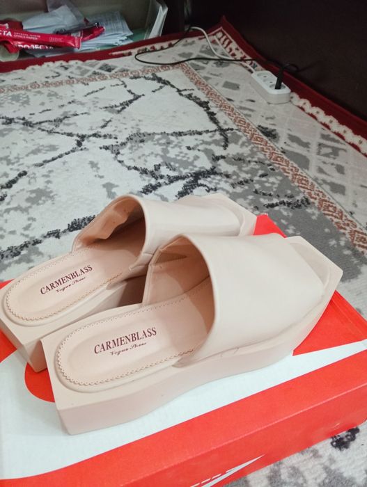 Босоножки летние.