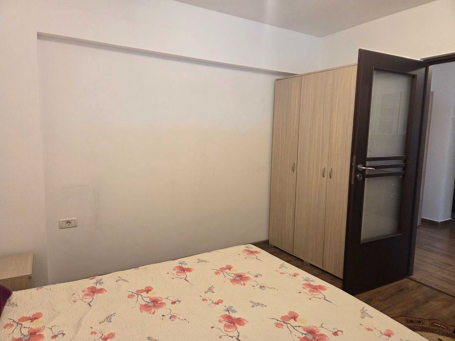 Inchiriez apartament