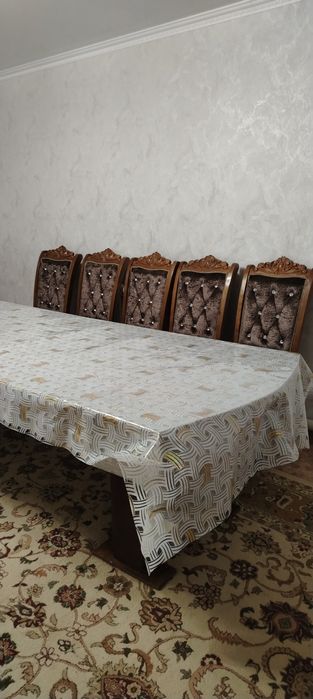 Продается большой стол и стулья