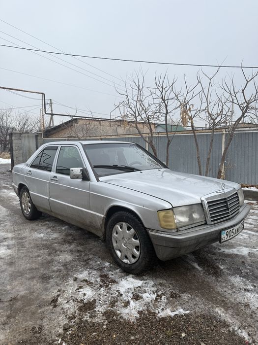 Мерседец 190 на активном ходу