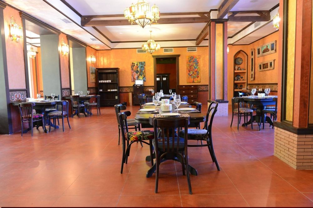 Продается загородный ресторан Чинарас