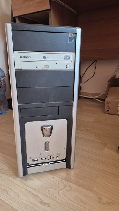 Продавам компютър с монитор