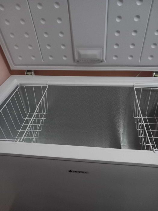 Vând ladă frigorifică (congelator) Vortex, noua