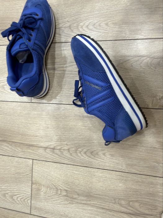 Продам кроссовки