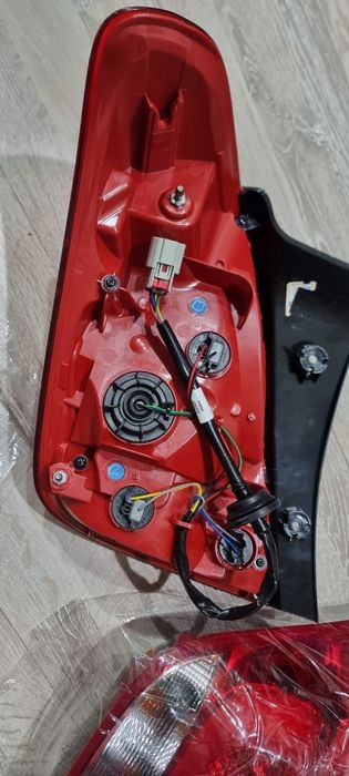 Трикер 1 фара орка фара задний фара стоп оригинал янги триккер 1 стоп