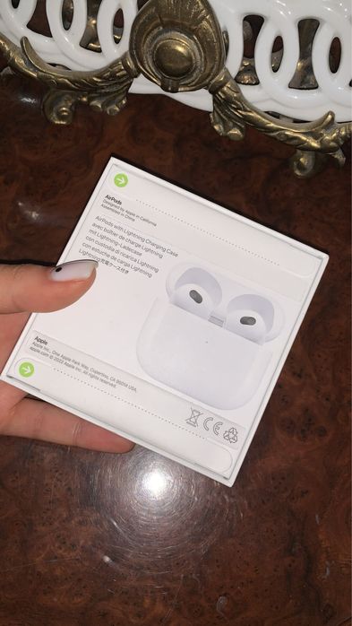 Airpods 3 поколения, белые, новые.