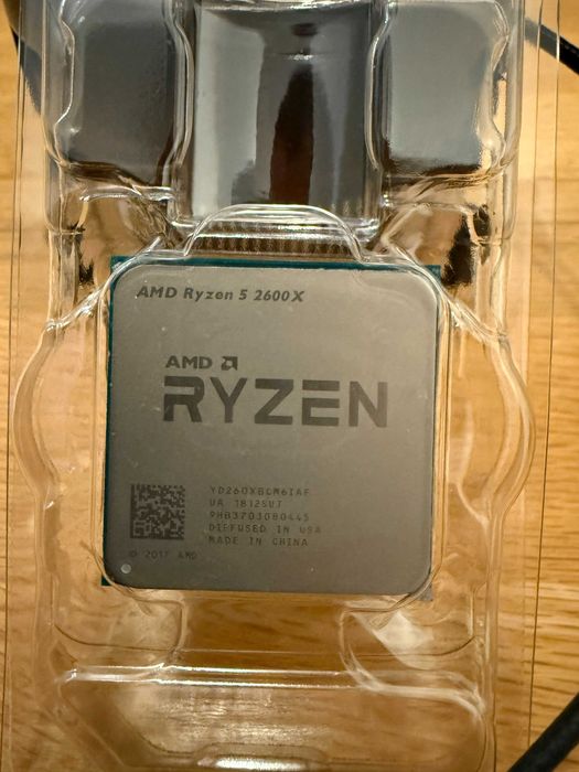 Procesor AMD Ryzen 5 2600X + Cooler Wraith Spire