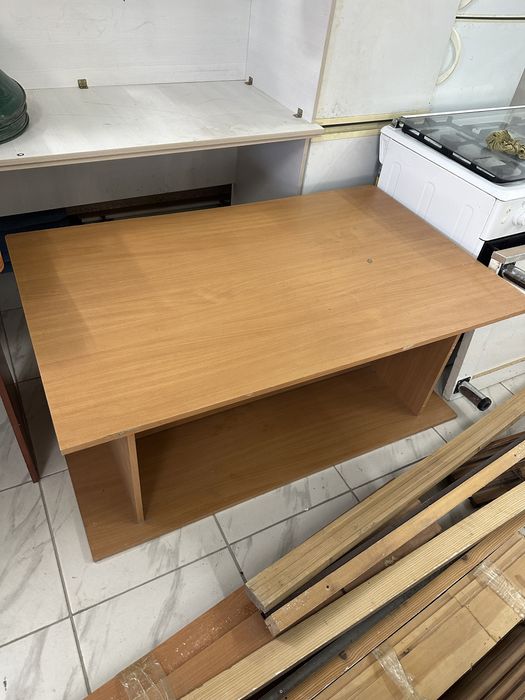 Стол деревянный