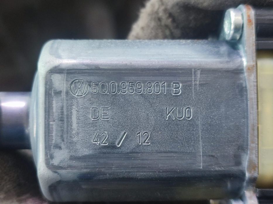 Motoras macara stanga fata 5Q0959801B Volkswagen VW Golf 7 [2012 - 20