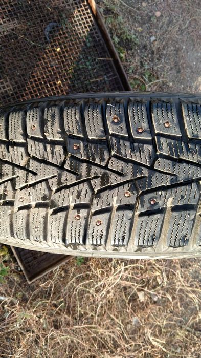 Продаю зимнию шину