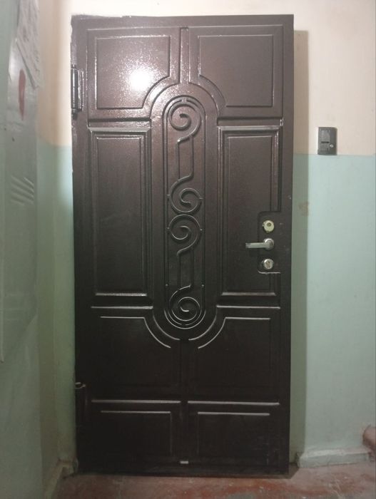 Срочно продам дверь железную.  Самовывоз