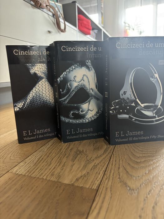 Trilogia Cele 50 de umbre ale lui Grey sau 50 Shades of Grey