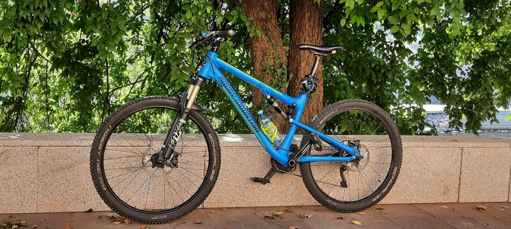 Bicicleta full suspension Rocky Mountain Thunderbolt 750
