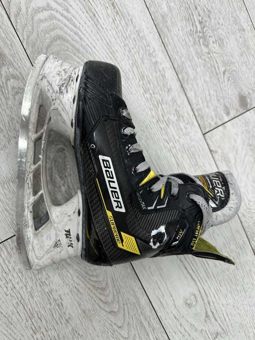 Продам профессиональные коньки Bauer M4