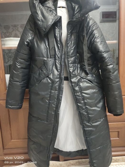 Продам куртку для девочек