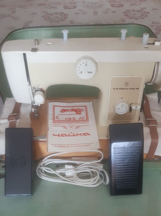 Швейная машинка Чайка