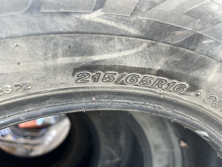 Продам резину на 215 65 р16
