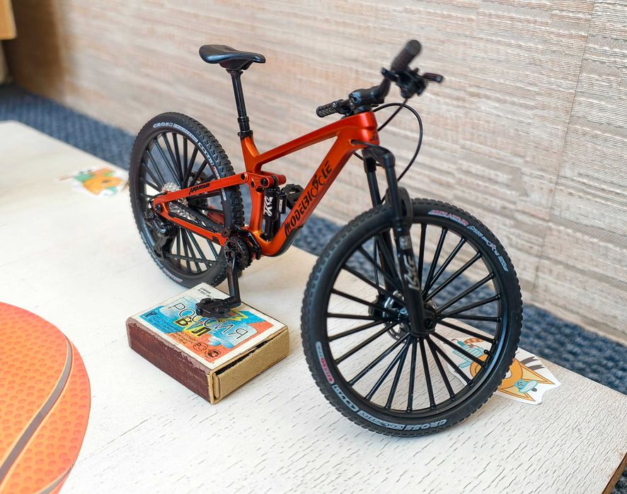 Игрушечный велосипед (модель масштаба 1:8)