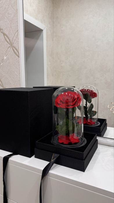 Розы в колбе на 14 февраля