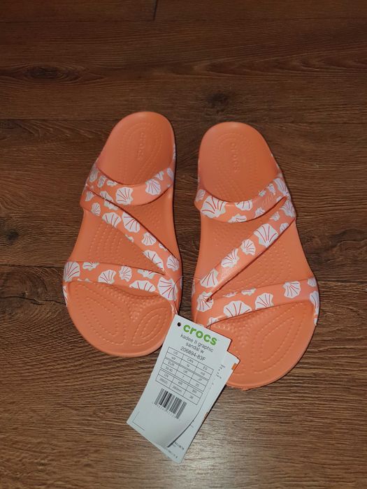 Papuci crocs marimea 39,  noi cu eticheta. Talpa confortabila.