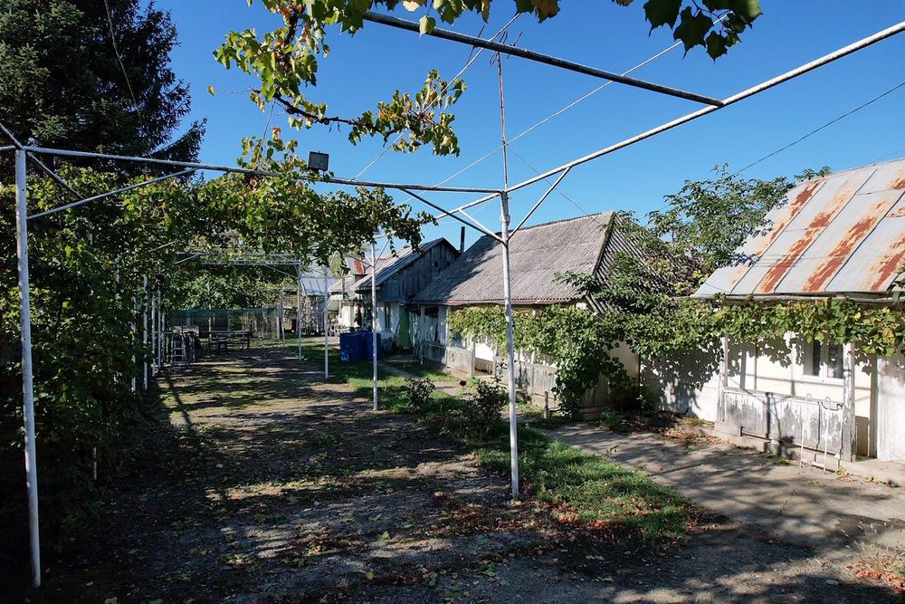 teren și casă bătrânească