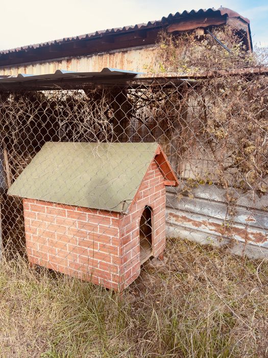 Продавам къщичка за големи  и средни породи кучета