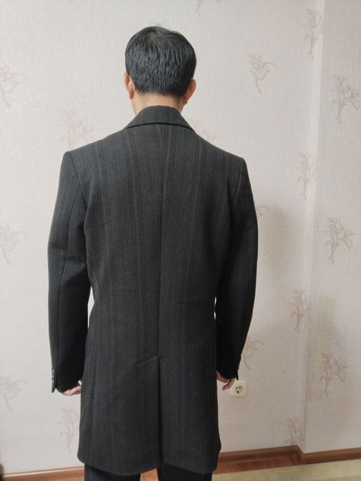 Продам мужское пальто в отличном состояний.Размер 46.Цена:5000 тг.