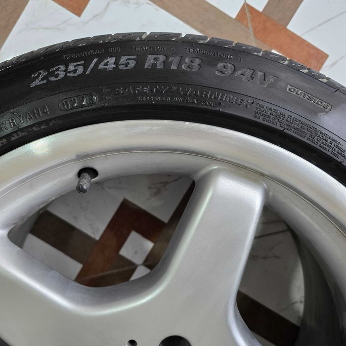 R18 5x112 saka diskalar balonlari bilan 235/45 - 4 dona (b/u)
