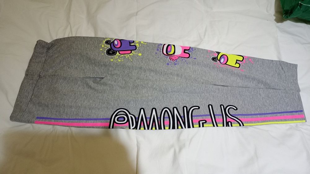 Клин за момиче чисто ново.