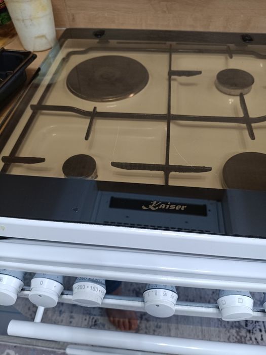 Продам газ плиту