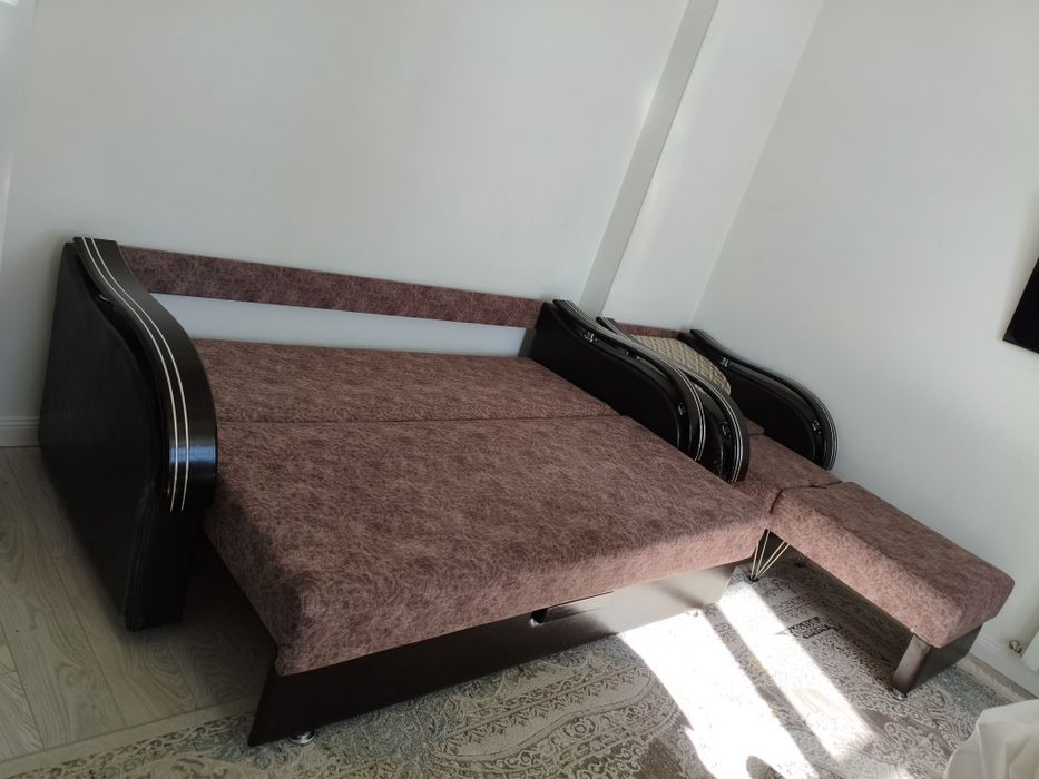 Диван с одним креслом
