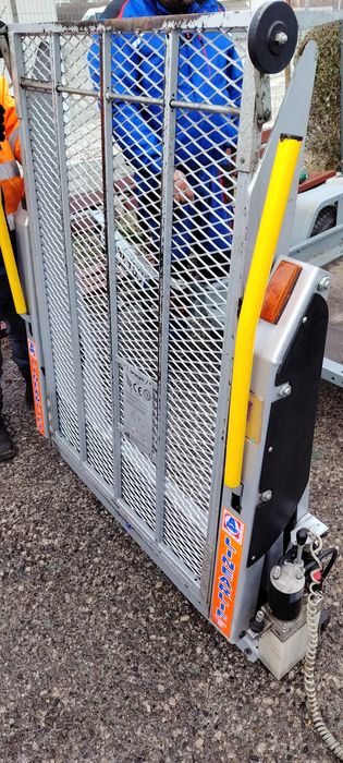 Рампа за инвалиди