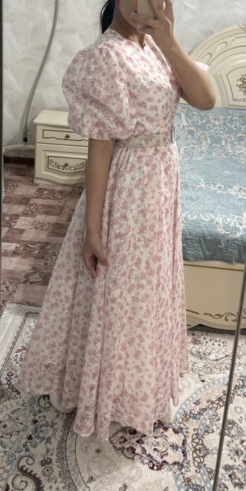 Розовое платье с цветочками