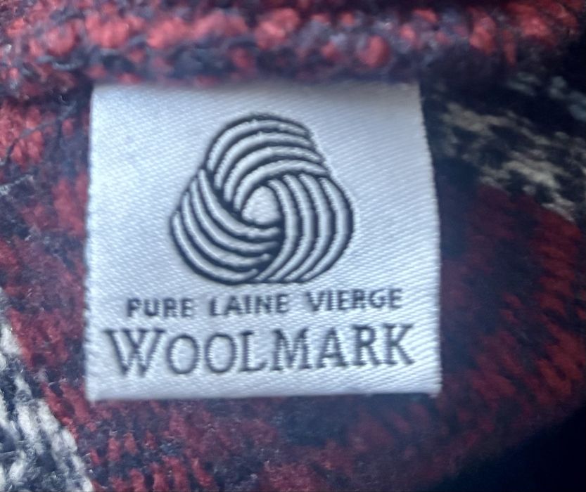 Мужской свитер Lacoste продам