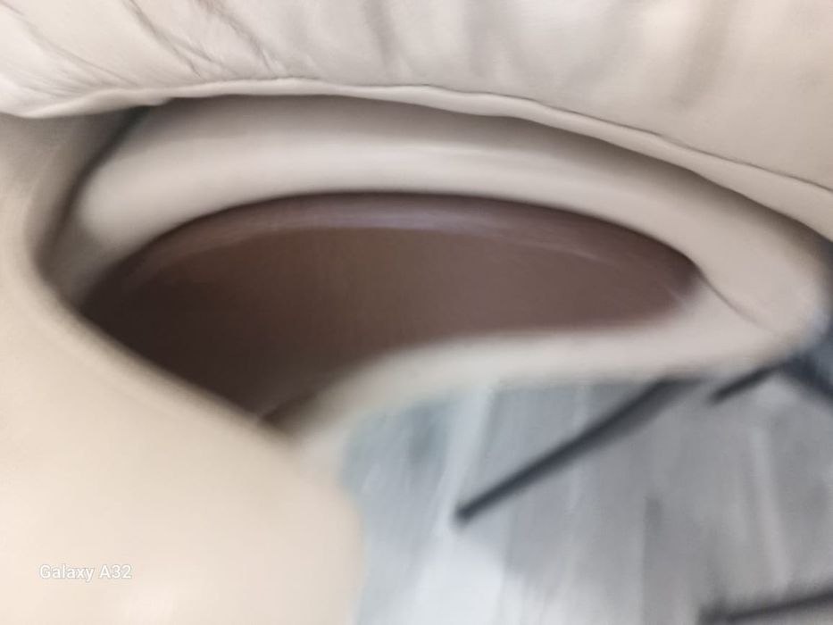 Кожаный диван в идеальном состоянии