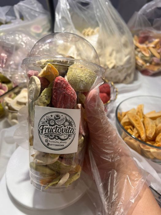 Сублимированный фрукты и мороженое