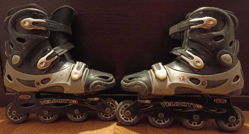 Роликовые коньки продаются