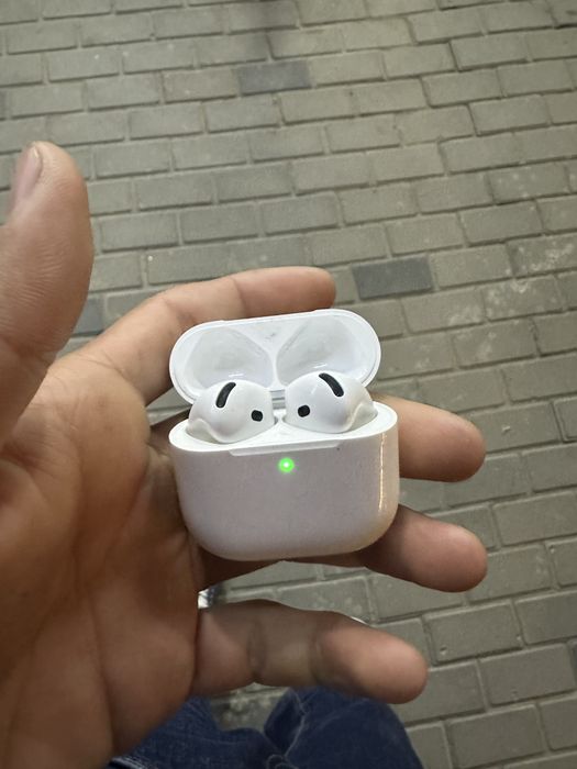 Продам AirPods 4