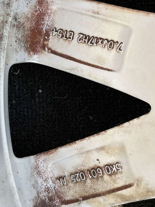Оригинални джанти 17” Vw Audi Seat Golf passat 5k0601025An et54 ном 60