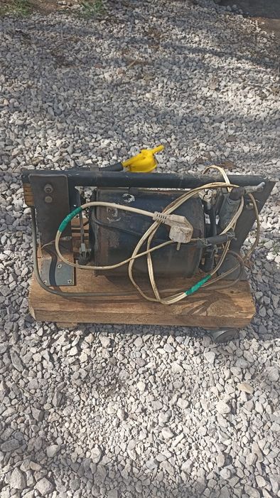 Продам компрессор для подкачки шин