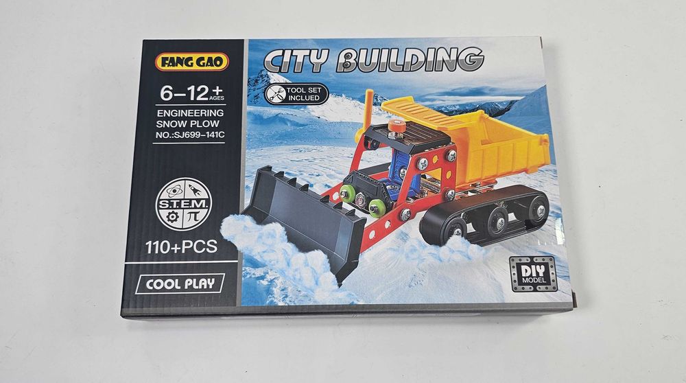 Метални конструктори на ниски цени 6 вида на машини - багер, самосвал.