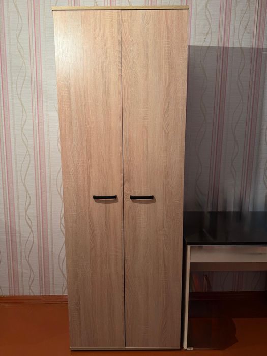 Распашной шкаф для вещей