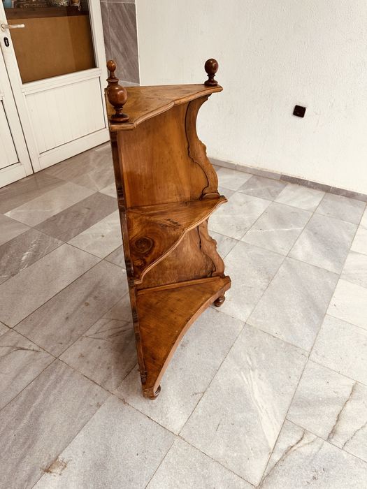 Антикварна ъглова етажерка от масивно дърво