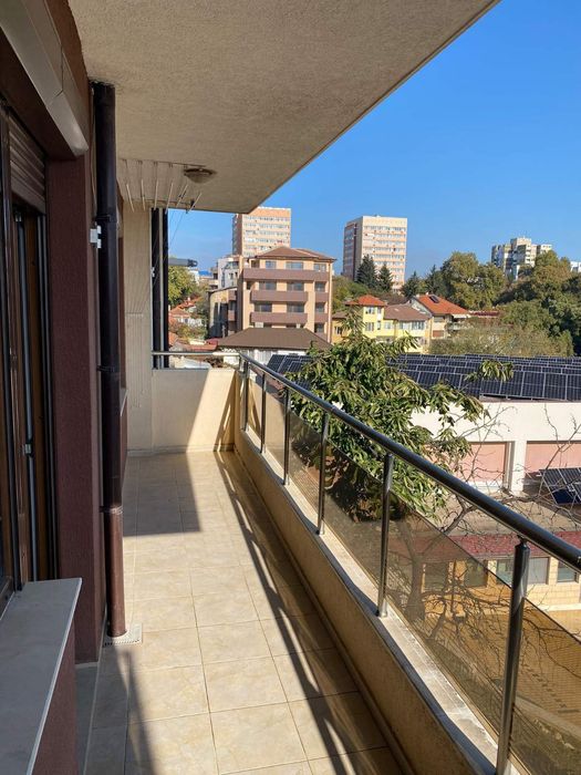 Дава се под наем Четиристаен апартамент в Добрич, Свети Георги - 105 кв.м за 765 € - Снимка #7