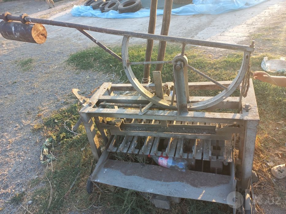 Shlakablok apparat sotiladi