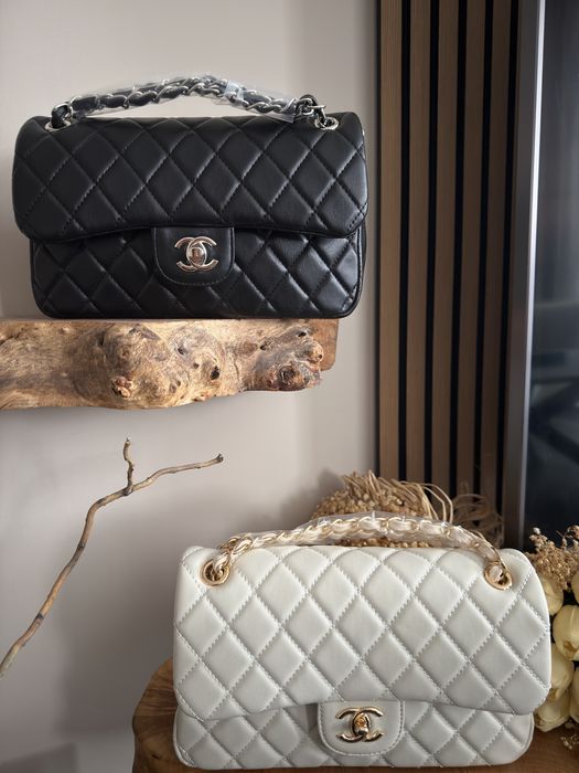 Чанта Chanel- среден размер- цвят черен и мръсно бял